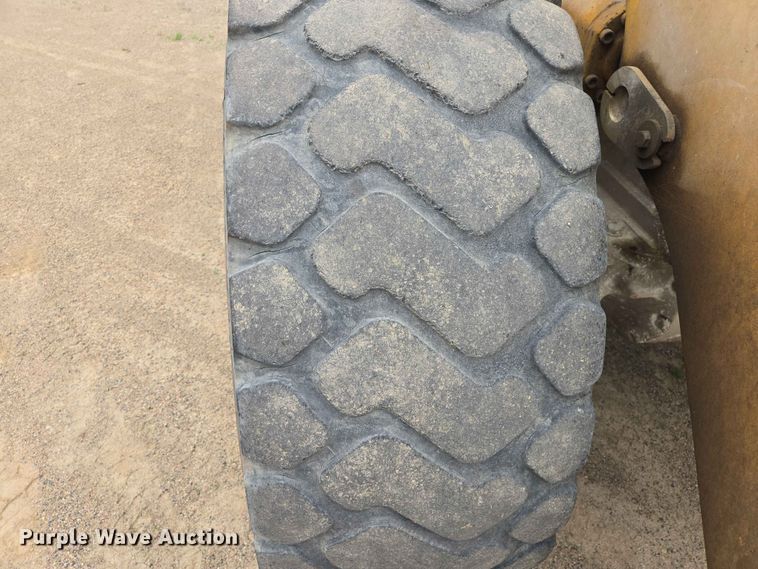image for item ER1679 1997 John Deere 624G wheel loader