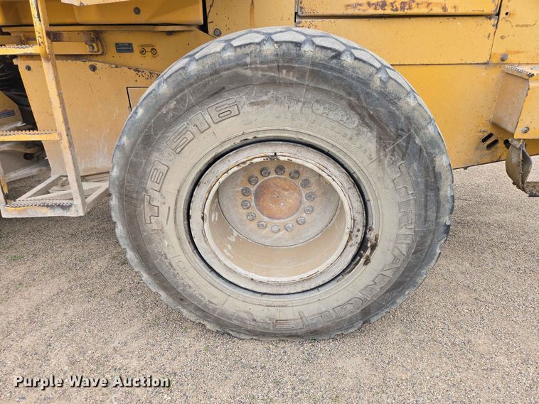 image for item ER1679 1997 John Deere 624G wheel loader