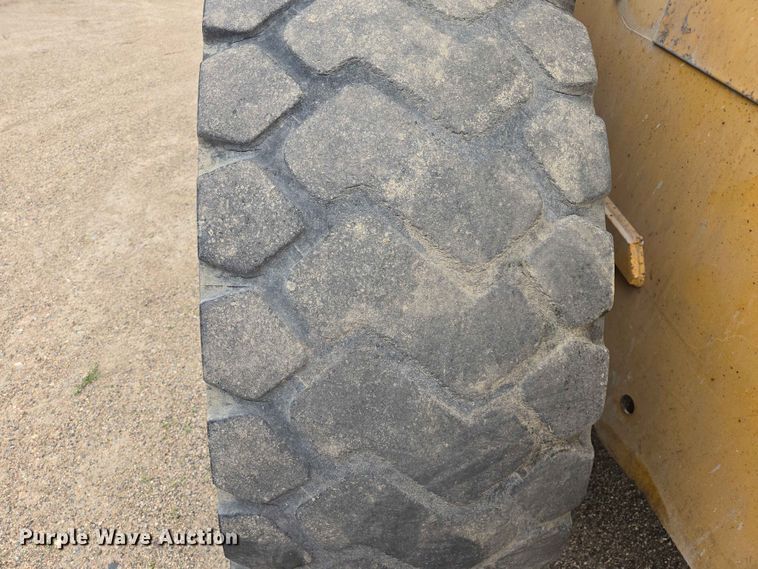 image for item ER1679 1997 John Deere 624G wheel loader