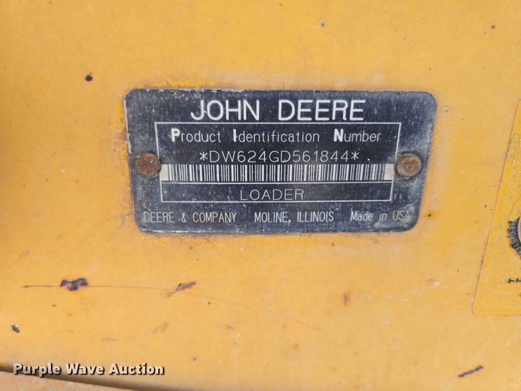 image for item ER1679 1997 John Deere 624G wheel loader