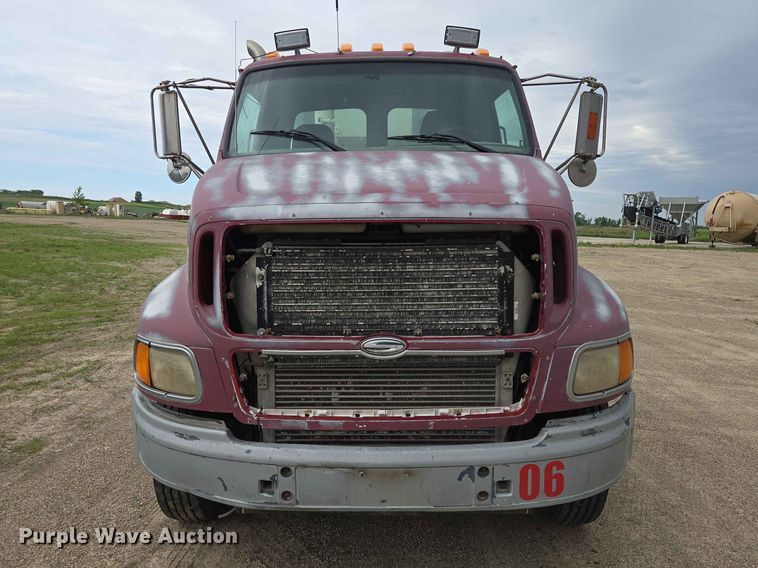 image for item ER1680 2000 Sterling A9500 semi truck