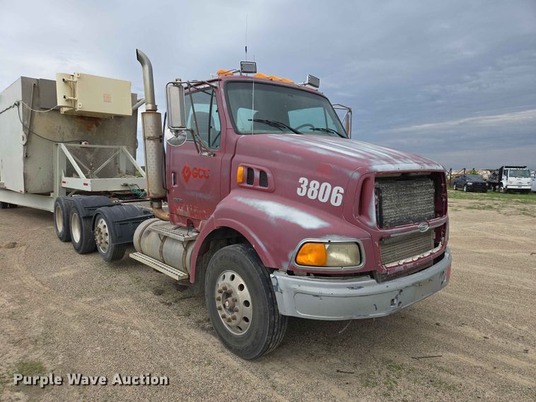 image for item ER1680 2000 Sterling A9500 semi truck