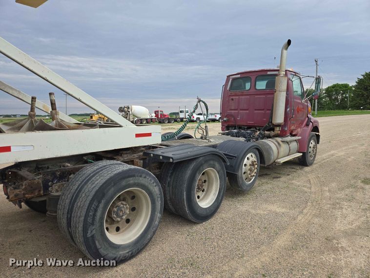 image for item ER1680 2000 Sterling A9500 semi truck