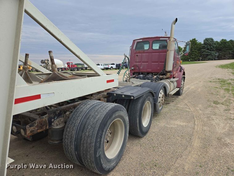 image for item ER1680 2000 Sterling A9500 semi truck