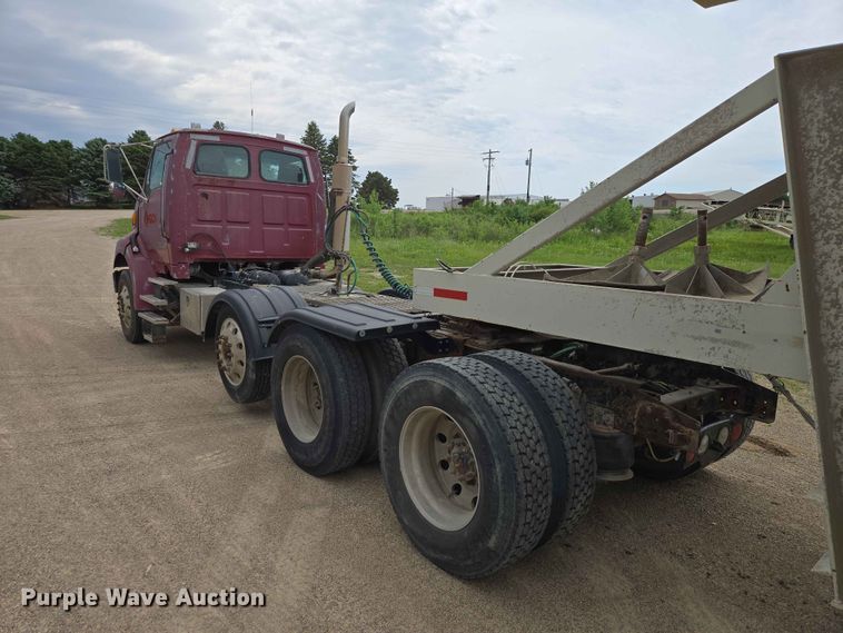 image for item ER1680 2000 Sterling A9500 semi truck
