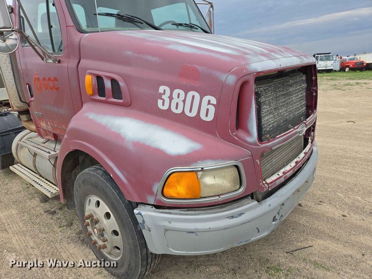 image for item ER1680 2000 Sterling A9500 semi truck