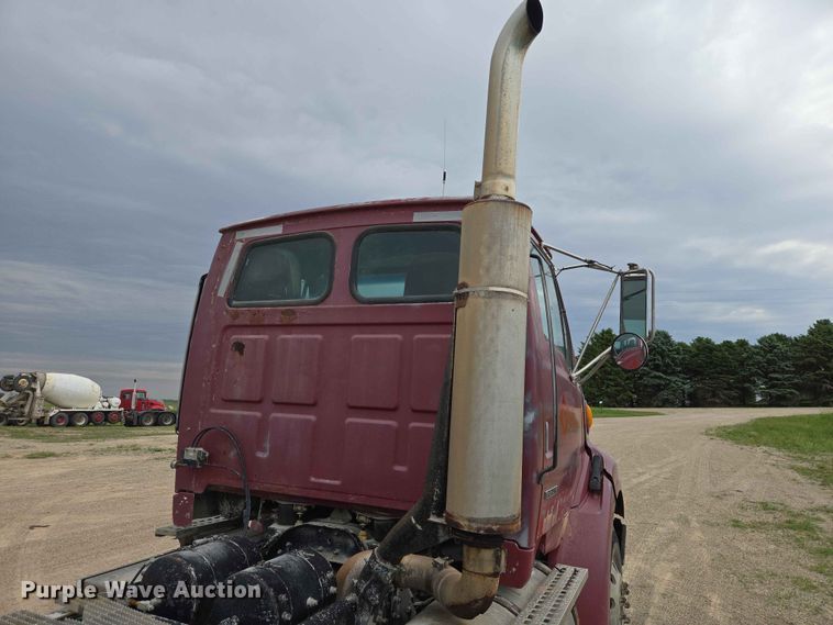 image for item ER1680 2000 Sterling A9500 semi truck
