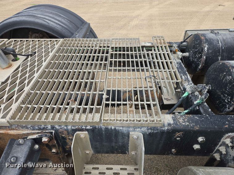 image for item ER1680 2000 Sterling A9500 semi truck
