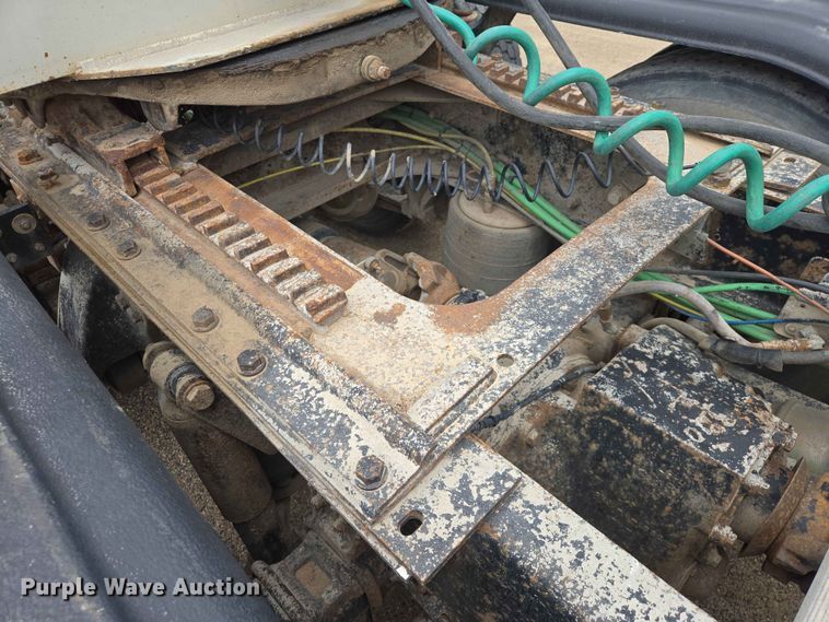 image for item ER1680 2000 Sterling A9500 semi truck