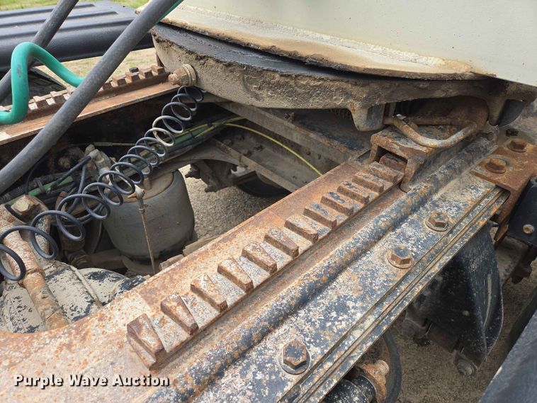 image for item ER1680 2000 Sterling A9500 semi truck