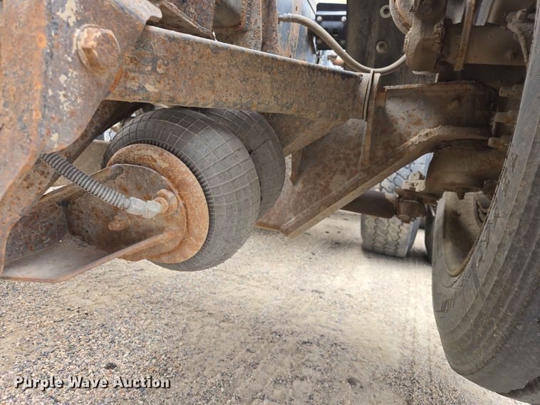 image for item ER1680 2000 Sterling A9500 semi truck
