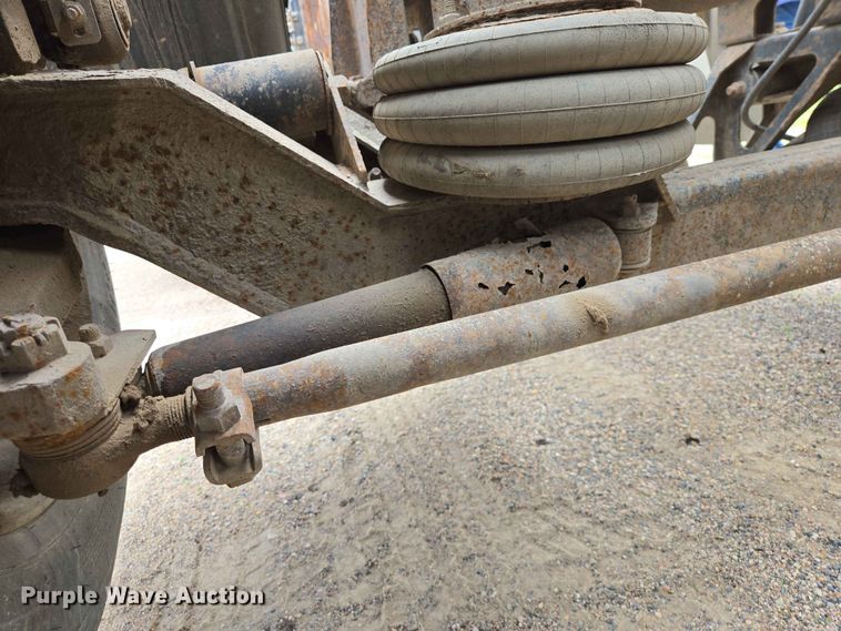 image for item ER1680 2000 Sterling A9500 semi truck
