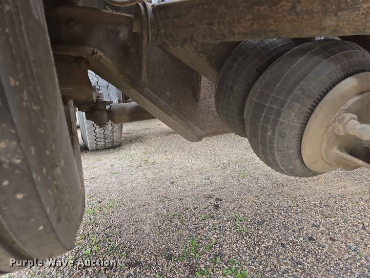 image for item ER1680 2000 Sterling A9500 semi truck