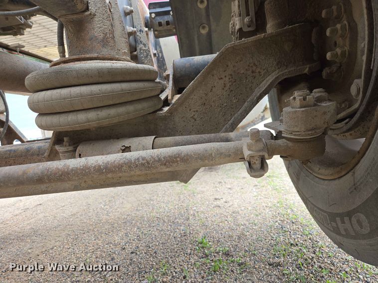 image for item ER1680 2000 Sterling A9500 semi truck