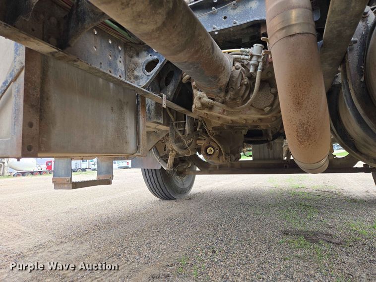 image for item ER1680 2000 Sterling A9500 semi truck