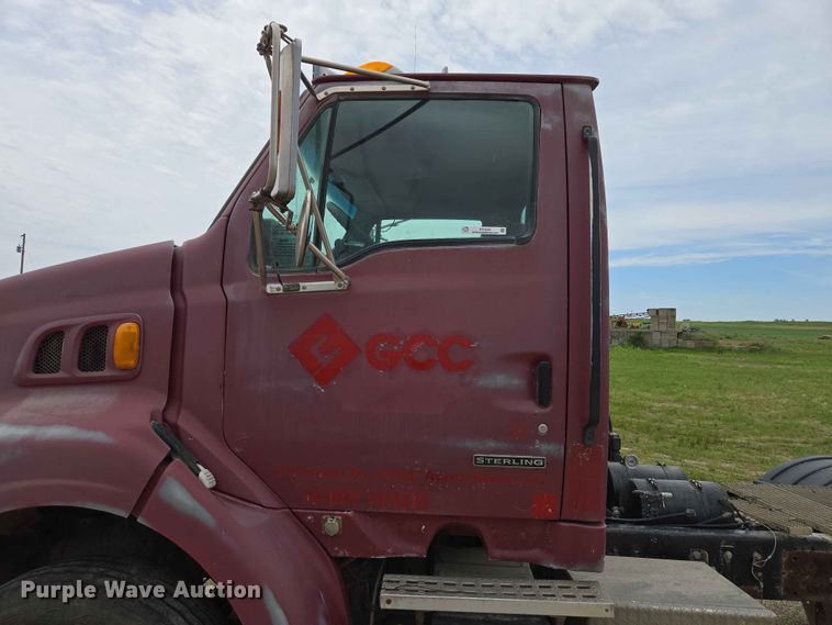 image for item ER1680 2000 Sterling A9500 semi truck