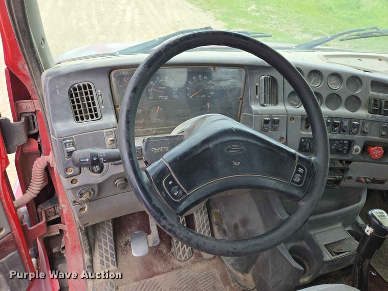 image for item ER1680 2000 Sterling A9500 semi truck