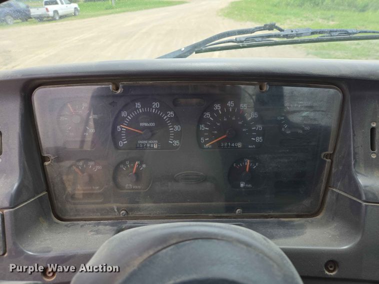 image for item ER1680 2000 Sterling A9500 semi truck