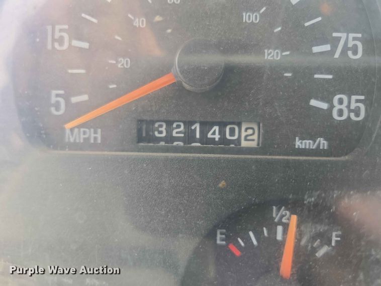 image for item ER1680 2000 Sterling A9500 semi truck