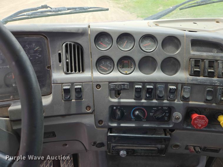 image for item ER1680 2000 Sterling A9500 semi truck