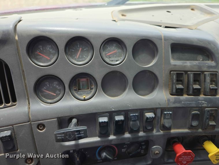 image for item ER1680 2000 Sterling A9500 semi truck