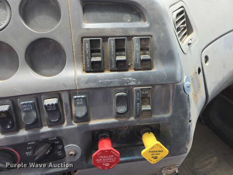 image for item ER1680 2000 Sterling A9500 semi truck