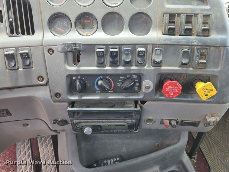 image for item ER1680 2000 Sterling A9500 semi truck