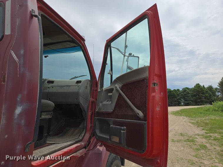 image for item ER1680 2000 Sterling A9500 semi truck