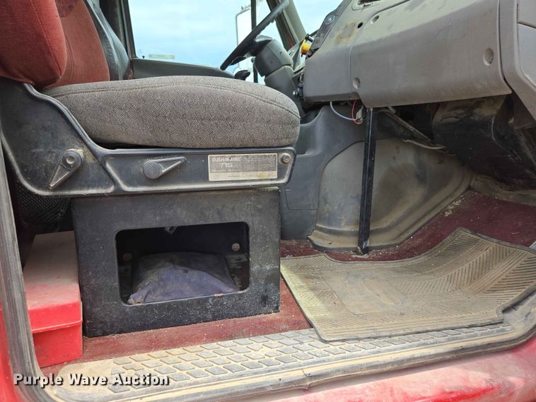 image for item ER1680 2000 Sterling A9500 semi truck