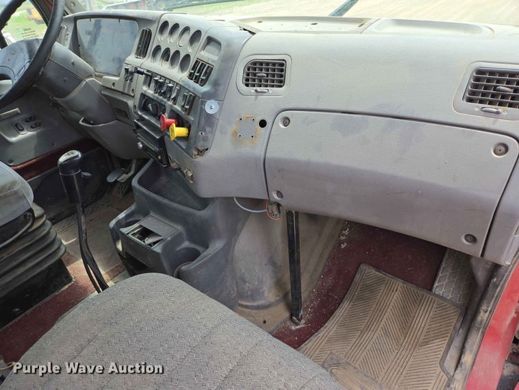 image for item ER1680 2000 Sterling A9500 semi truck