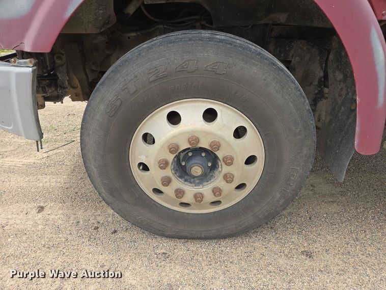 image for item ER1680 2000 Sterling A9500 semi truck