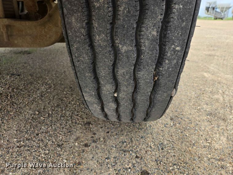 image for item ER1680 2000 Sterling A9500 semi truck