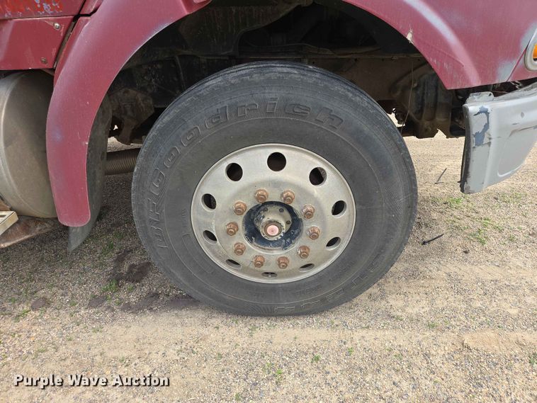 image for item ER1680 2000 Sterling A9500 semi truck