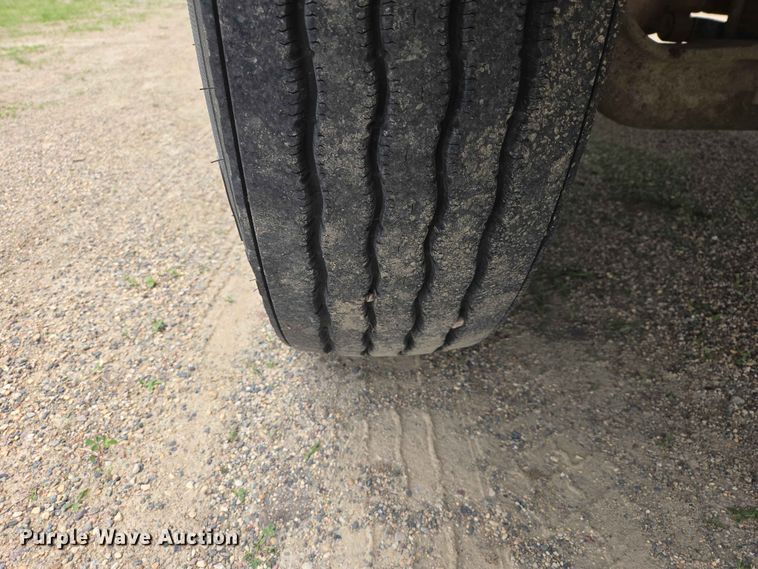 image for item ER1680 2000 Sterling A9500 semi truck