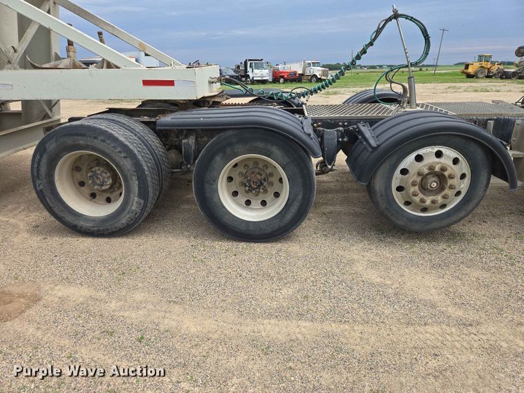 image for item ER1680 2000 Sterling A9500 semi truck