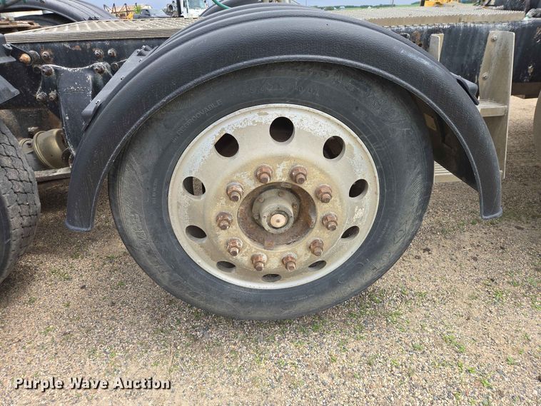 image for item ER1680 2000 Sterling A9500 semi truck