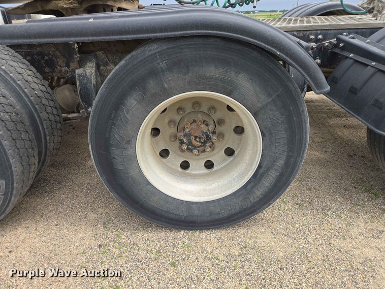 image for item ER1680 2000 Sterling A9500 semi truck