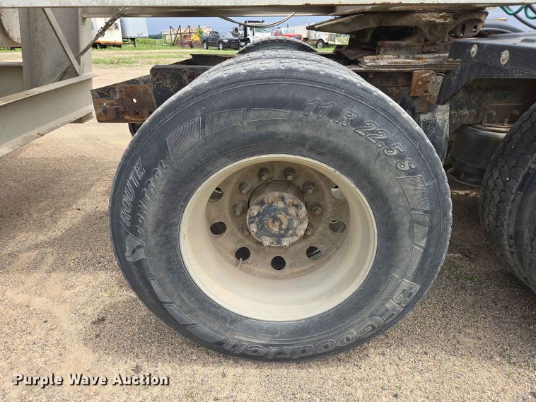 image for item ER1680 2000 Sterling A9500 semi truck