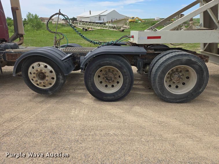 image for item ER1680 2000 Sterling A9500 semi truck