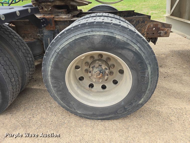 image for item ER1680 2000 Sterling A9500 semi truck