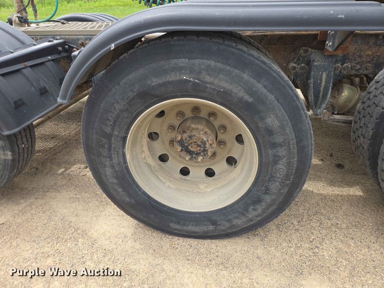 image for item ER1680 2000 Sterling A9500 semi truck