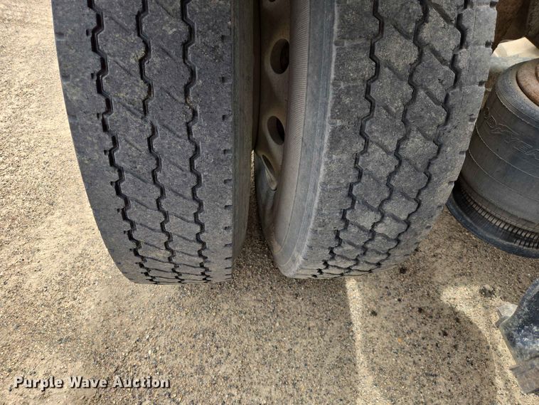 image for item ER1680 2000 Sterling A9500 semi truck