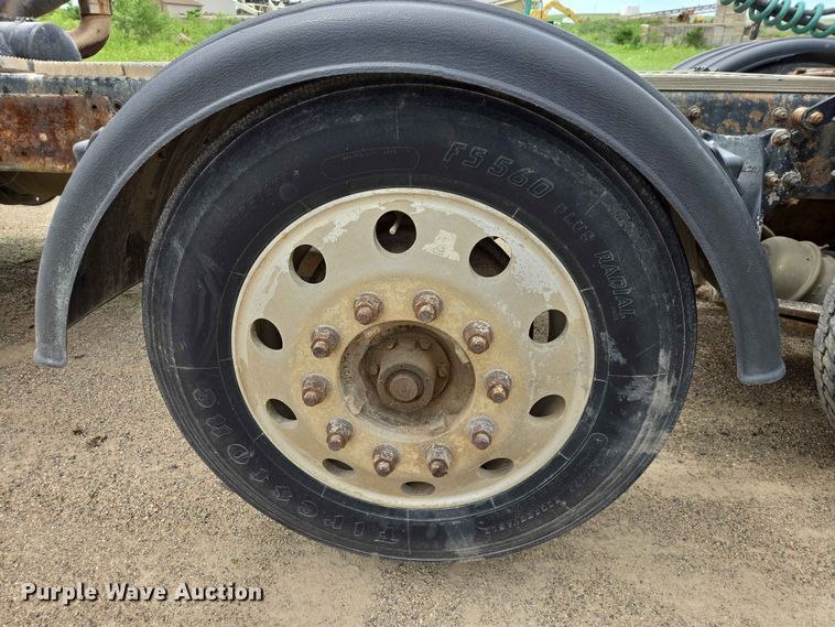 image for item ER1680 2000 Sterling A9500 semi truck