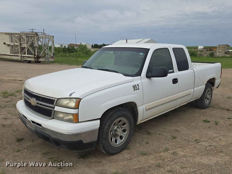 image for item ER1681 2007 Chevrolet Silverado 1500 Ext. Cab pickup truck
