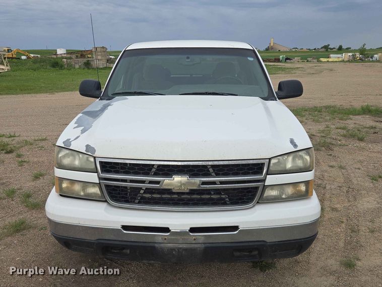 image for item ER1681 2007 Chevrolet Silverado 1500 Ext. Cab pickup truck