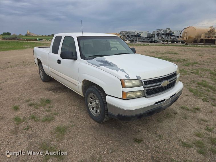 image for item ER1681 2007 Chevrolet Silverado 1500 Ext. Cab pickup truck