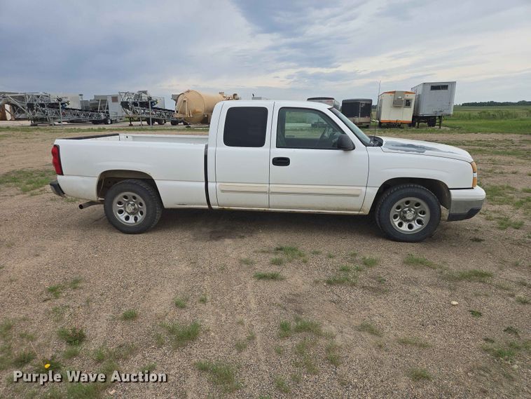 image for item ER1681 2007 Chevrolet Silverado 1500 Ext. Cab pickup truck