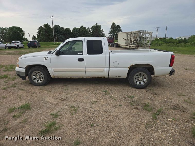 image for item ER1681 2007 Chevrolet Silverado 1500 Ext. Cab pickup truck