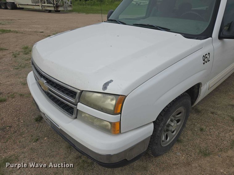 image for item ER1681 2007 Chevrolet Silverado 1500 Ext. Cab pickup truck