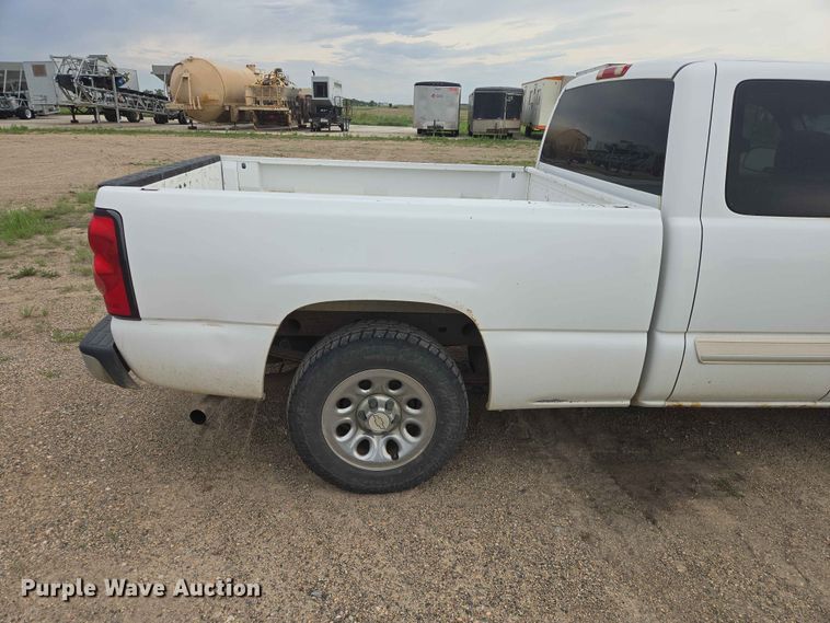 image for item ER1681 2007 Chevrolet Silverado 1500 Ext. Cab pickup truck